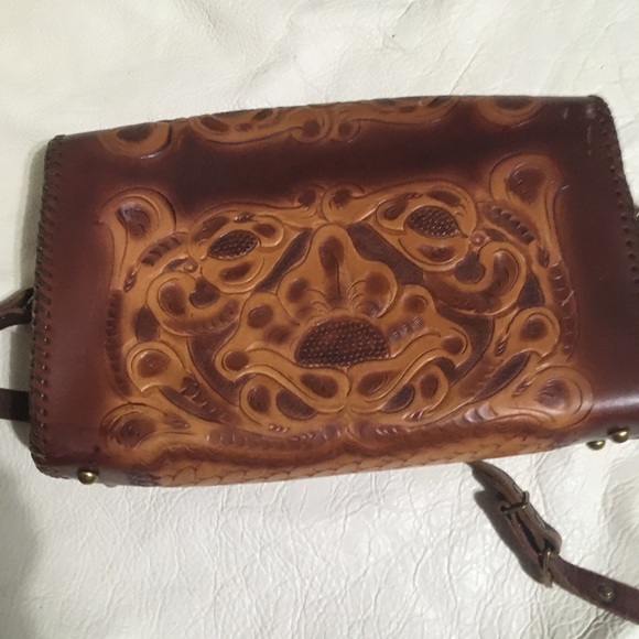 Vintage hand tooled leather bag - Picture 5 of 8